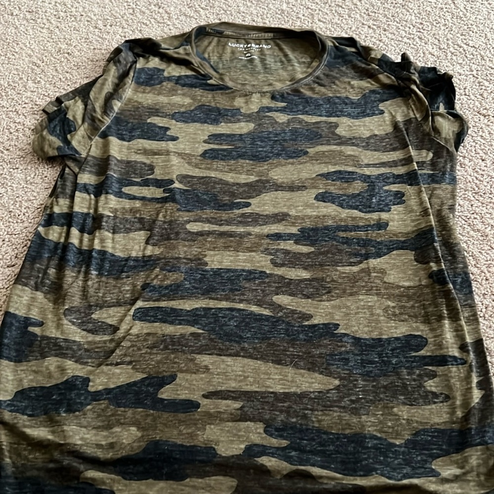 Lucky Brand Camo t shirt